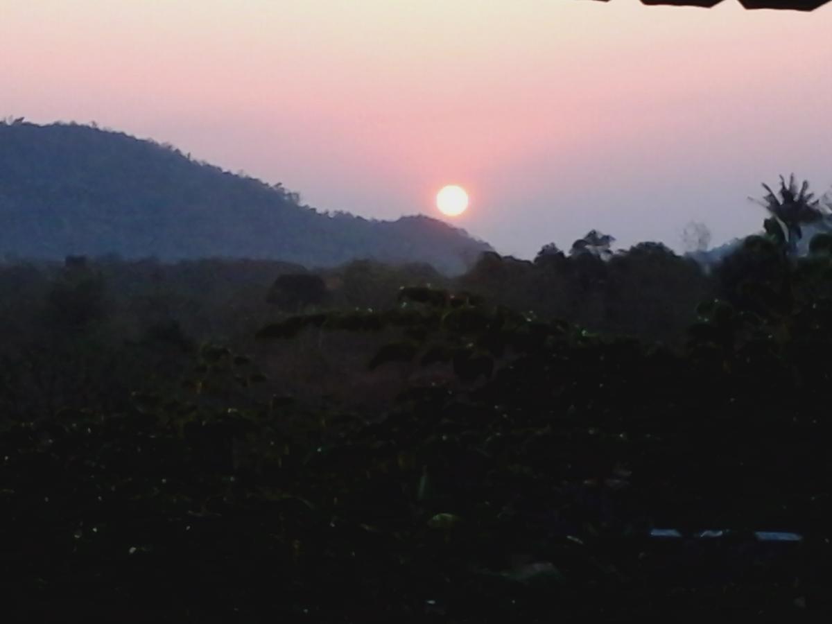 Kum Nangpaya Hotel Kaeng Kachan Buitenkant foto